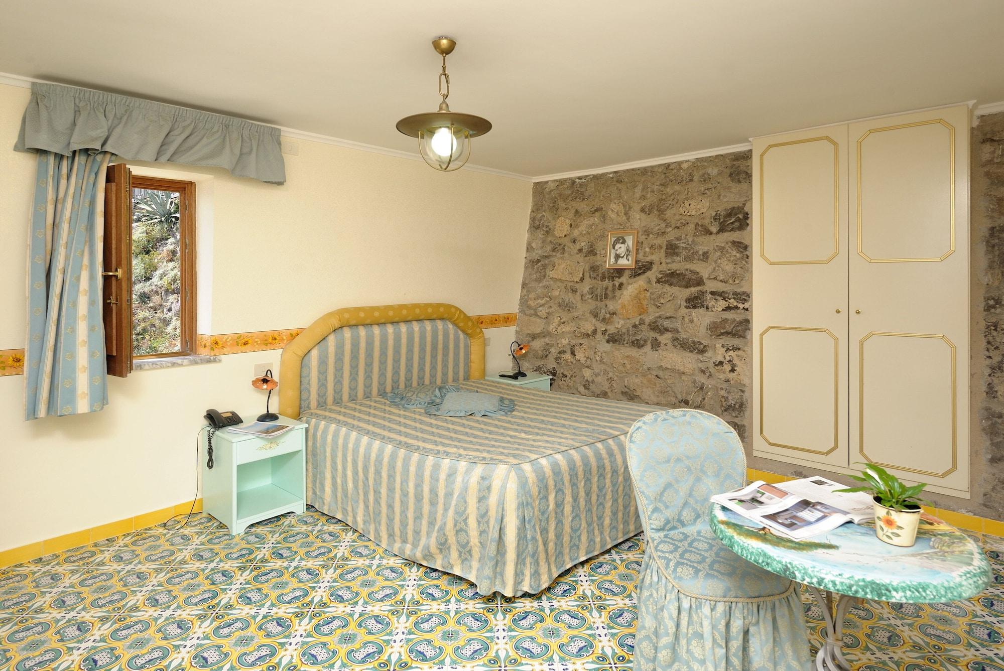 La Locanda Del Fiordo Furore Bagian luar foto