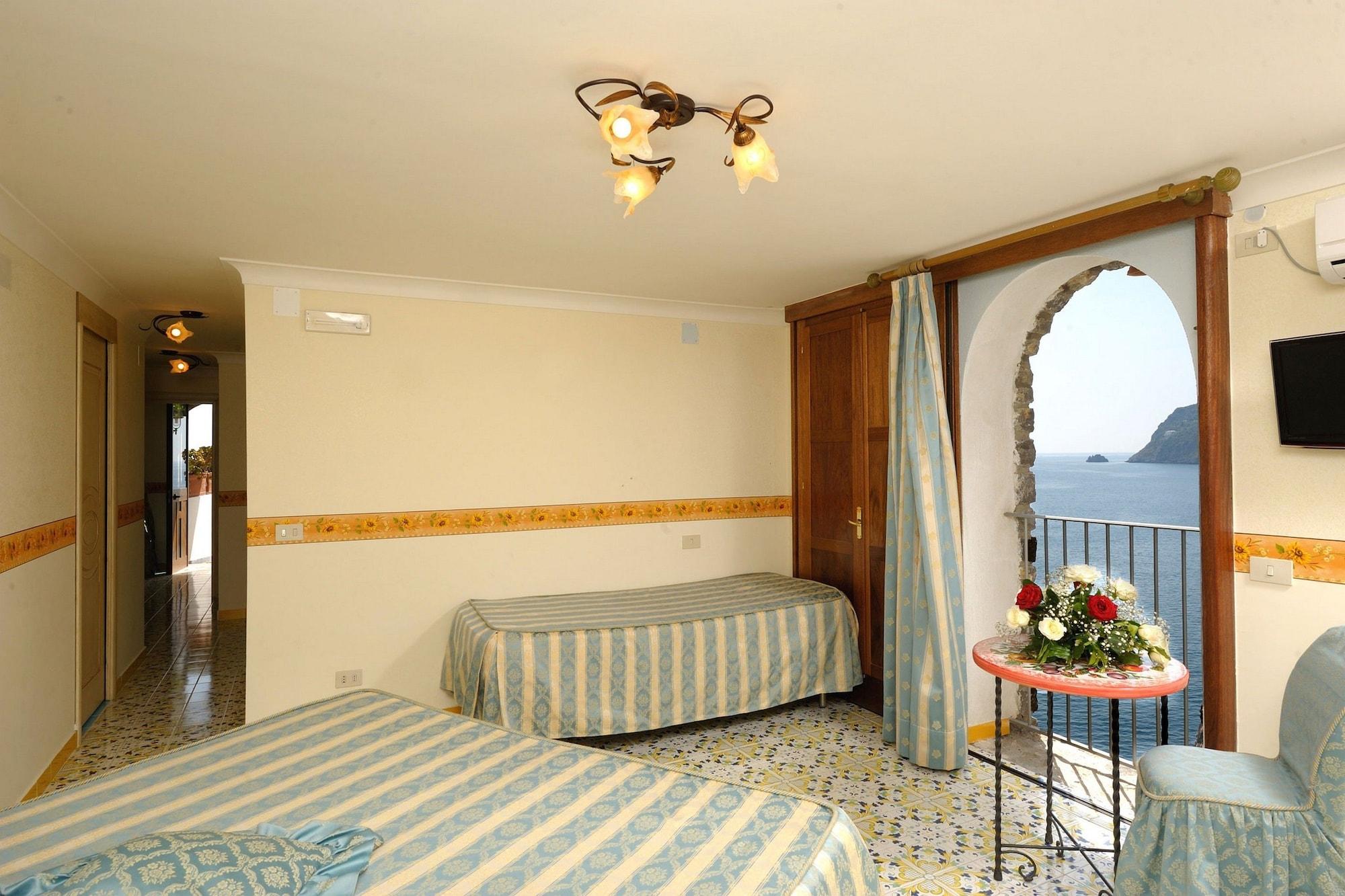La Locanda Del Fiordo Furore Bagian luar foto