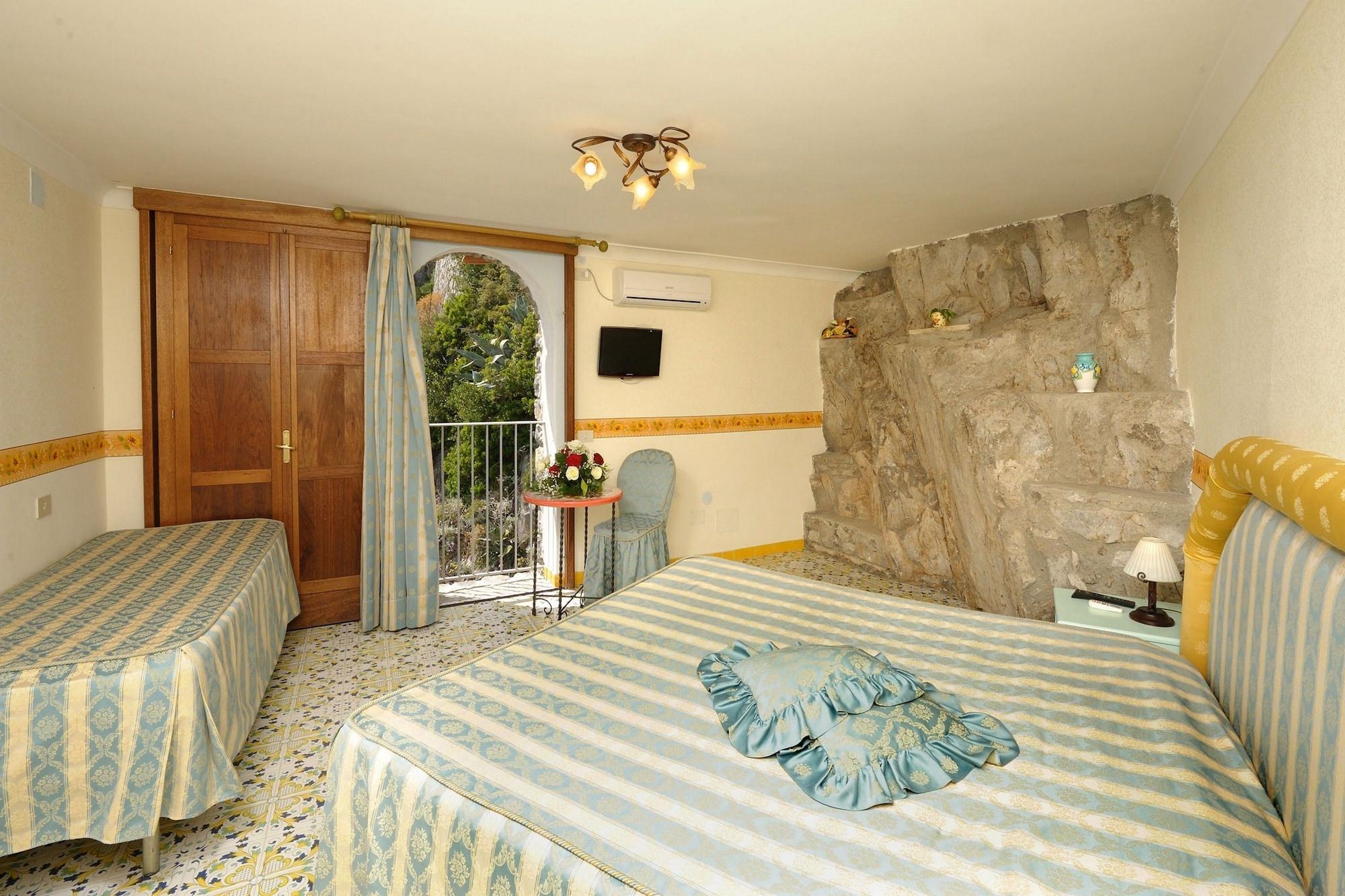 La Locanda Del Fiordo Furore Bagian luar foto