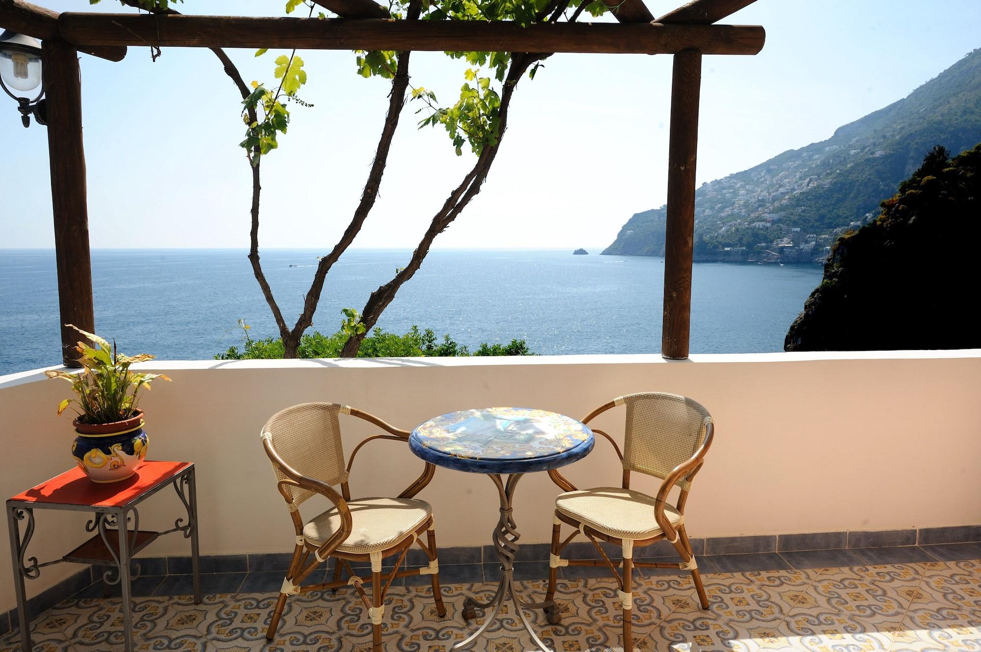 La Locanda Del Fiordo Furore Bagian luar foto