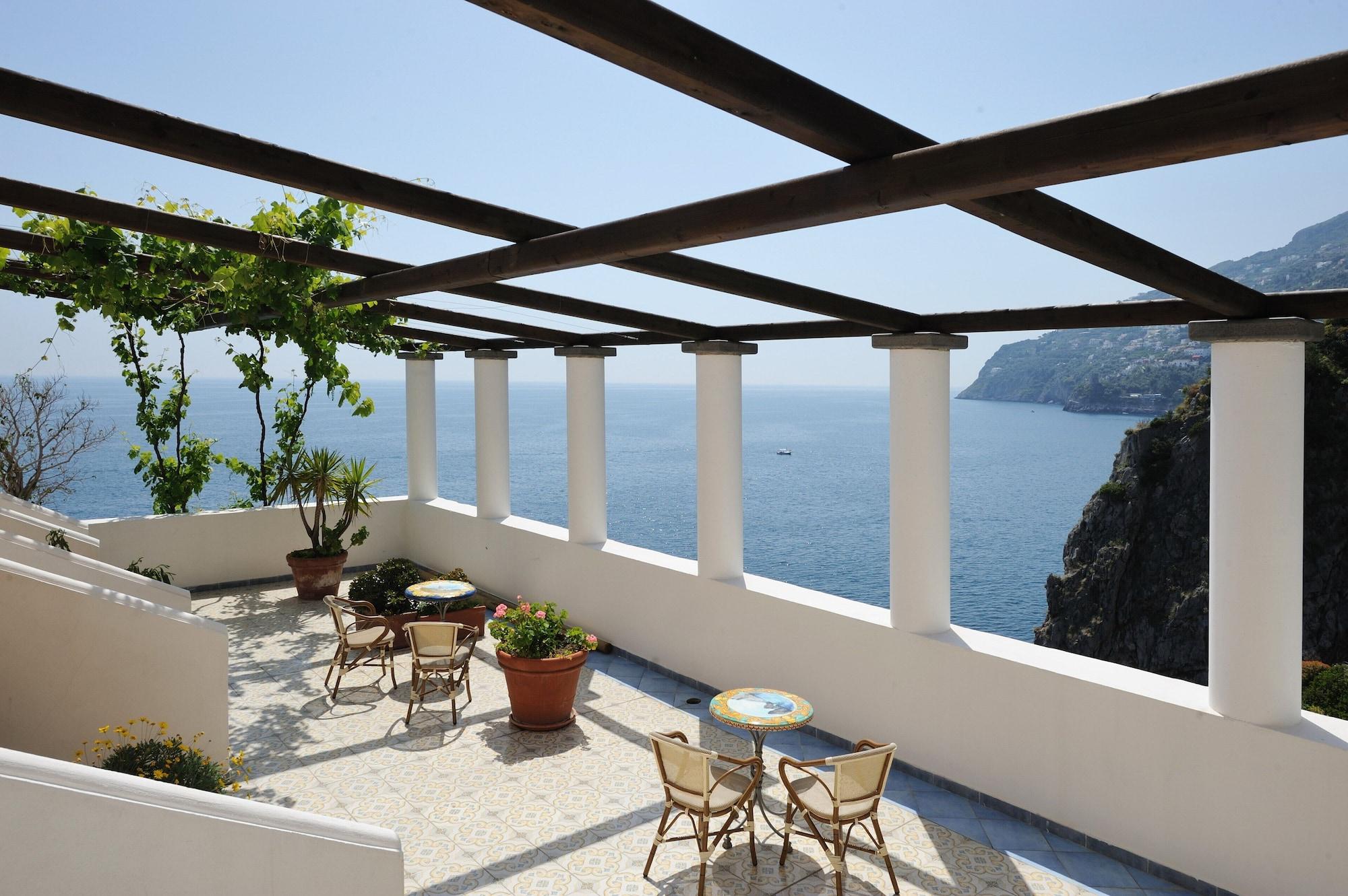 La Locanda Del Fiordo Furore Bagian luar foto