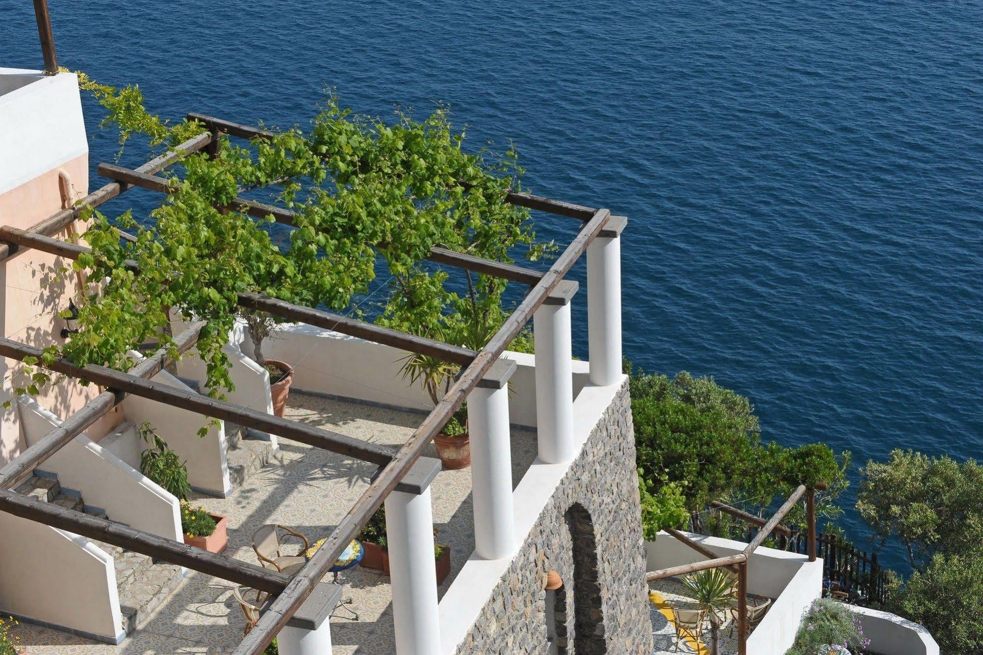 La Locanda Del Fiordo Furore Bagian luar foto