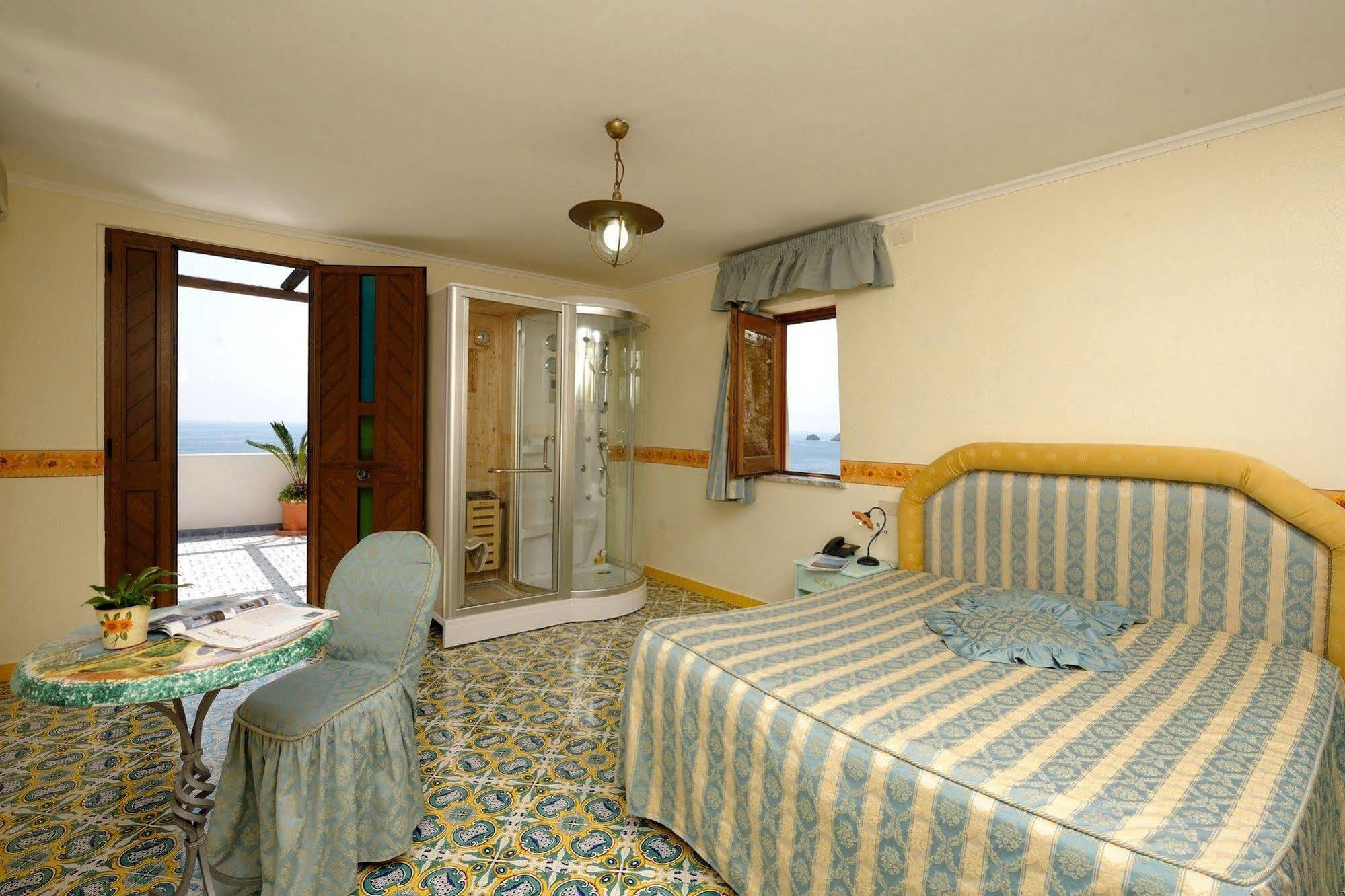 La Locanda Del Fiordo Furore Bagian luar foto