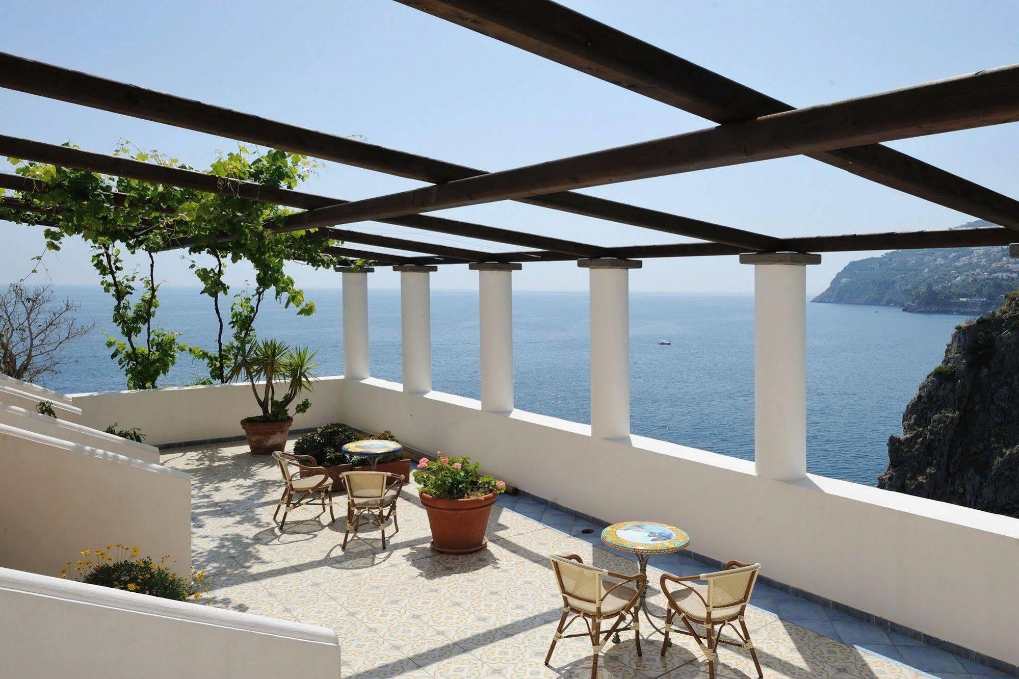 La Locanda Del Fiordo Furore Bagian luar foto