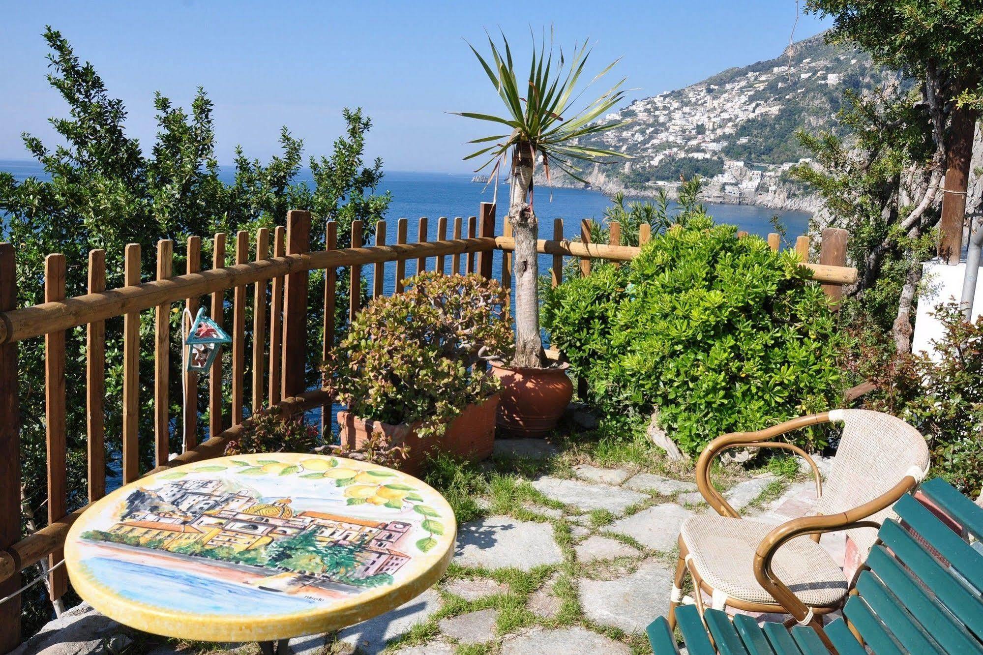 La Locanda Del Fiordo Furore Bagian luar foto